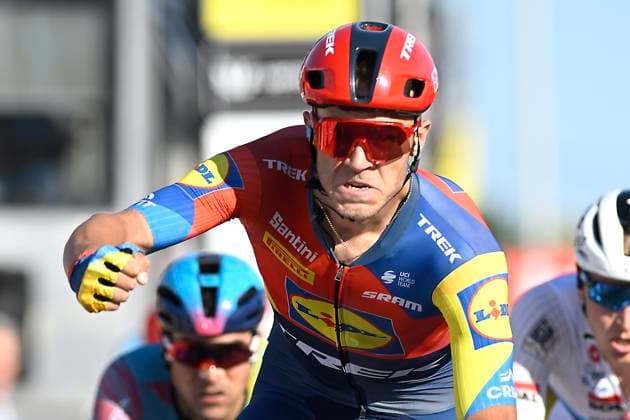 Kampioenschap van Vlaanderen 2025 Cycling Race KOOLSKAMP, BELGIUM - SEPTEMBER 19 : Milan Jonathan (ITA) of Lidl - Trek wins the sprint during the 109th edition of Kampioenschap van Vlaanderen an UCI Class 1.1 one day cycling road race for Men Elite of 180 km with start in Koolskamp and finish in Koolskamp on September 19, 2025 in Koolskamp, Belgium, 19 09 2025 Koolskamp Belgium  Copyright: xNicoxVereeckenx