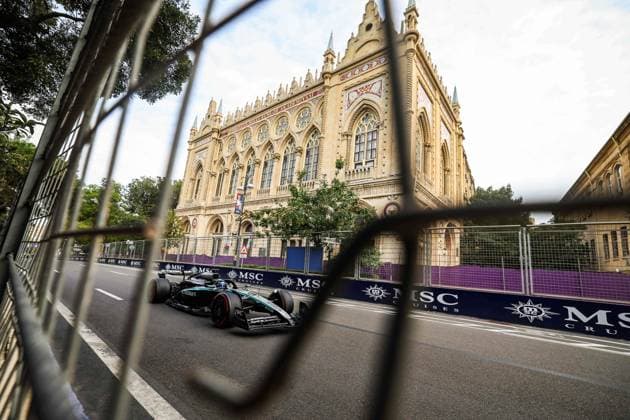 F1 - AZERBAIJAN GRAND PRIX 2025 63 RUSSELL George (gbr), Mercedes AMG F1 Team W16, action during the 2025 Formula 1 Qatar Airways Azerbaijan Grand Prix, 17th round of the 2025 FIA Formula One World Championship, WM, Weltmeisterschaft from September 19 to 21, 2025 on the Baku City Circuit, in Baku, Azerbaijan - BakuAzerbaijan  Copyright: xFLORENTxGOODENx
