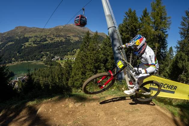 Whoop UCI Mountainbikeworldcup Downhill Lenzerheide HÖLL Valentina YT MOBat Whoop UCI Mountainbikeworldcup Downhill Lenzerheide, 19.09.2025,in Lenzerheide,SUI Foto: Sebastian Sternemannat Whoop UCI Mountainbikeworldcup Downhill Lenzerheide, 19.09.2025,in Lenzerheide,SUI Foto: Sebastian Sternemann