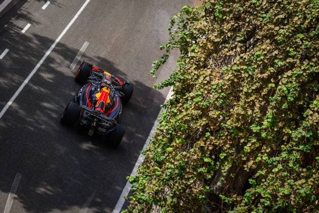 Formula 1 Qatar Airways Azerbaijan Grand Prix 2025 Laurent LEFEBVRE OVERTAKE MAXPPP - Baku 19 09 2025 01 VERSTAPPEN Max (nld), Oracle Red Bull Racing, action at the Formula 1 Qatar Airways Azerbaijan Grand Prix 2025, the 17th round of the 2025 FIA Formula 1 World Championship, WM, Weltmeisterschaft at the Baku City Circuit in Baku, Azerbaijan, from 18 to 21 September 2025 Baku Azerbaijan  Copyright: xOVERTAKE MAXPPPxLaurentxLEFEBVREx OVT202509198336 OVT202509198336