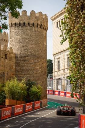 Formula 1 Qatar Airways Azerbaijan Grand Prix 2025 Laurent LEFEBVRE OVERTAKE MAXPPP - Baku 19 09 2025 27 HULKENBERG Nico (ger), Stake F1 Team KICK Sauber, action at the Formula 1 Qatar Airways Azerbaijan Grand Prix 2025, the 17th round of the 2025 FIA Formula 1 World Championship, WM, Weltmeisterschaft at the Baku City Circuit in Baku, Azerbaijan, from 18 to 21 September 2025 Baku Azerbaijan  Copyright: xOVERTAKE MAXPPPxLaurentxLEFEBVREx OVT202509198404 OVT202509198404