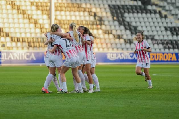 Google Pixel Frauen-Bundesliga: SC Freiburg vs. Hamburger SV, 19.09.2025 Lisa Karl (SC Freiburg, 2) mit dem Torjubel zum 1:0 Google Pixel Frauen-Bundesliga: SC Freiburg vs. Hamburger SV, Dreisamstadion, 19.09.2025 DFB DFL REGULATIONS PROHIBIT ANY USE OF PHOTOGRAPHS AS IMAGE SEQUENCES AND OR QUASI-VIDEO. Copyright: xBEAUTIFULxSPORTS Boscox