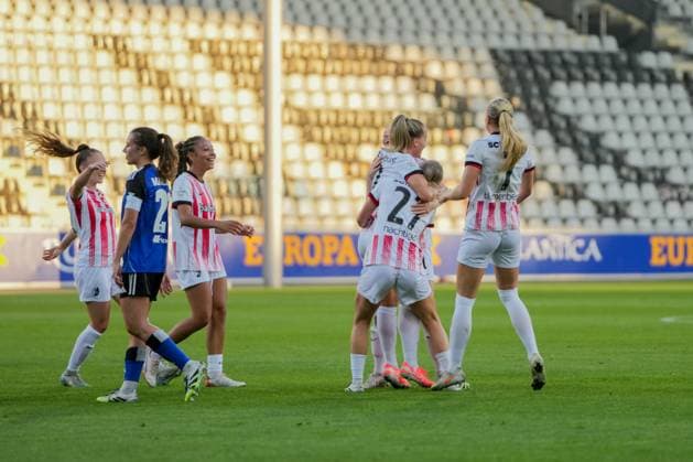 Google Pixel Frauen-Bundesliga: SC Freiburg vs. Hamburger SV, 19.09.2025 Lisa Karl (SC Freiburg, 2) mit dem Torjubel zum 1:0 Google Pixel Frauen-Bundesliga: SC Freiburg vs. Hamburger SV, Dreisamstadion, 19.09.2025 DFB DFL REGULATIONS PROHIBIT ANY USE OF PHOTOGRAPHS AS IMAGE SEQUENCES AND OR QUASI-VIDEO. Copyright: xBEAUTIFULxSPORTS Boscox