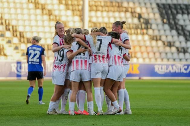 Google Pixel Frauen-Bundesliga: SC Freiburg vs. Hamburger SV, 19.09.2025 Lisa Karl (SC Freiburg, 2) mit dem Torjubel zum 1:0 Google Pixel Frauen-Bundesliga: SC Freiburg vs. Hamburger SV, Dreisamstadion, 19.09.2025 DFB DFL REGULATIONS PROHIBIT ANY USE OF PHOTOGRAPHS AS IMAGE SEQUENCES AND OR QUASI-VIDEO. Copyright: xBEAUTIFULxSPORTS Boscox