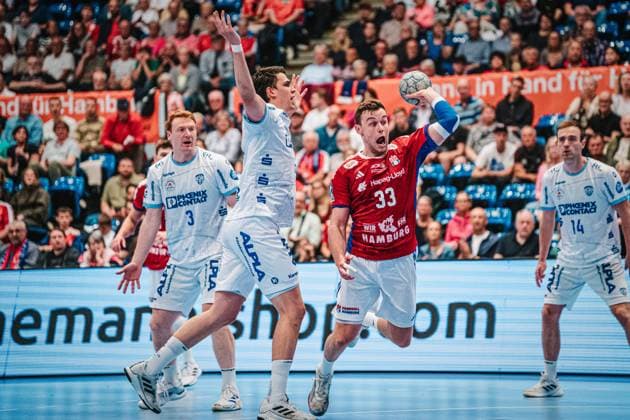 HBL: HSV Hamburg vs. TBV Lemgo Lippe, 19.09.25 Moritz Sauter (HSV Hamburg, 33) am Ball; HBL: HSV Hamburg vs. TBV Lemgo Lippe am 19.09.2025 in der Sporthalle Hamburg, Hamburg Copyright: xBEAUTIFULxSPORTS Tonhäuserx