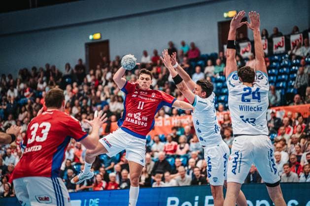 HBL: HSV Hamburg vs. TBV Lemgo Lippe, 19.09.25 Nicolaj Jørgensen (HSV Hamburg, 11) am Ball; HBL: HSV Hamburg vs. TBV Lemgo Lippe am 19.09.2025 in der Sporthalle Hamburg, Hamburg Copyright: xBEAUTIFULxSPORTS Tonhäuserx