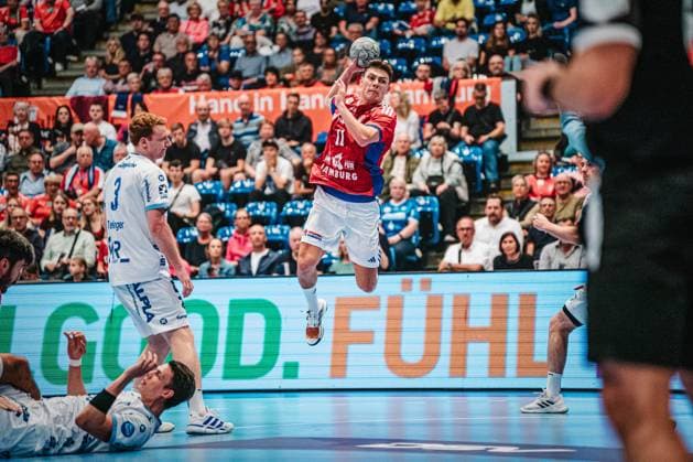 HBL: HSV Hamburg vs. TBV Lemgo Lippe, 19.09.25 Nicolaj Jørgensen (HSV Hamburg, 11) wirft; HBL: HSV Hamburg vs. TBV Lemgo Lippe am 19.09.2025 in der Sporthalle Hamburg, Hamburg Copyright: xBEAUTIFULxSPORTS Tonhäuserx