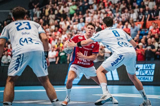 HBL: HSV Hamburg vs. TBV Lemgo Lippe, 19.09.25 Nicolaj Jørgensen (HSV Hamburg, 11) am Ball; HBL: HSV Hamburg vs. TBV Lemgo Lippe am 19.09.2025 in der Sporthalle Hamburg, Hamburg Copyright: xBEAUTIFULxSPORTS Tonhäuserx