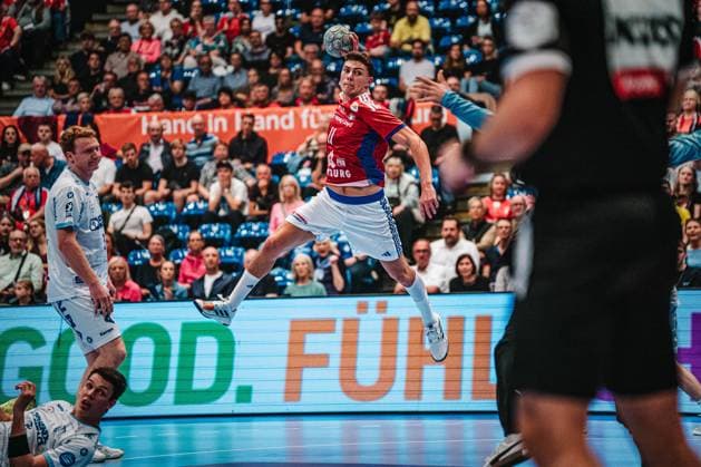 HBL: HSV Hamburg vs. TBV Lemgo Lippe, 19.09.25 Nicolaj Jørgensen (HSV Hamburg, 11) wirft; HBL: HSV Hamburg vs. TBV Lemgo Lippe am 19.09.2025 in der Sporthalle Hamburg, Hamburg Copyright: xBEAUTIFULxSPORTS Tonhäuserx