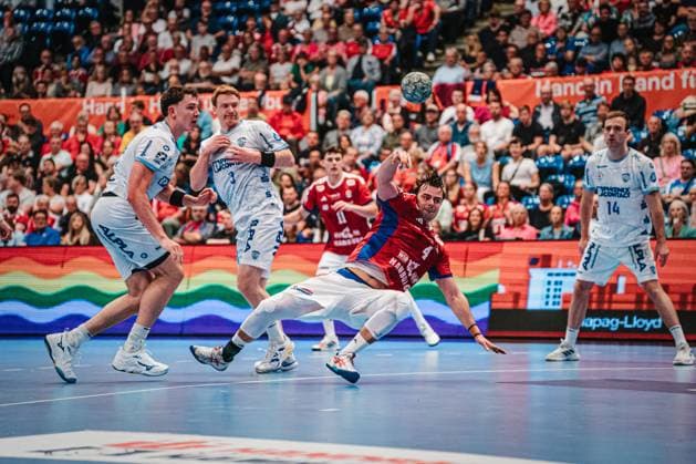 HBL: HSV Hamburg vs. TBV Lemgo Lippe, 19.09.25 Andreas Magaard (HSV Hamburg, 4) wirft; HBL: HSV Hamburg vs. TBV Lemgo Lippe am 19.09.2025 in der Sporthalle Hamburg, Hamburg Copyright: xBEAUTIFULxSPORTS Tonhäuserx