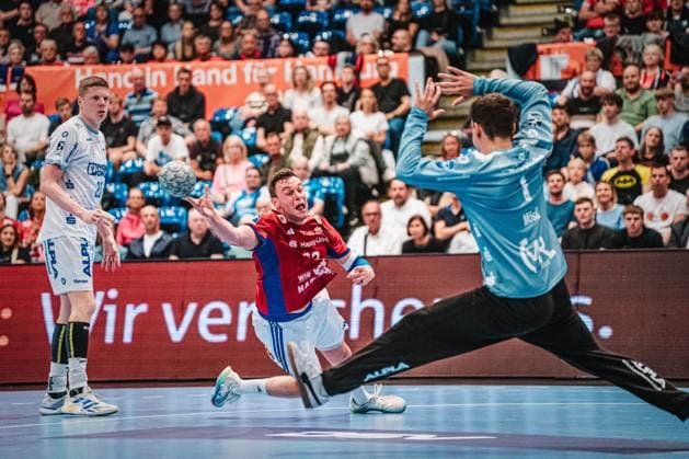 HBL: HSV Hamburg vs. TBV Lemgo Lippe, 19.09.25 Moritz Sauter (HSV Hamburg, 33) wirft; HBL: HSV Hamburg vs. TBV Lemgo Lippe am 19.09.2025 in der Sporthalle Hamburg, Hamburg *** HBL HSV Hamburg vs TBV Lemgo Lippe, 19 09 25 Moritz Sauter HSV Hamburg, 33 throws HBL HSV Hamburg vs TBV Lemgo Lippe on 19 09 2025 at Sporthalle Hamburg, Hamburg Copyright: xBEAUTIFULxSPORTS Tonhäuserx