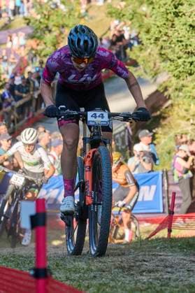 2025 WHOOP UCI Mountain Bike World Series XCC World Cup Women Elite, Lenzerheide, Schweiz Lenzerheide, Schweiz. 19. September 2025. Ronja Blöchlinger während des Cross Country Short Track der Damen Elite an den WHOOP UCI Mountain Bike World Series 2025 in Lenzerheide.