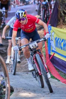 2025 WHOOP UCI Mountain Bike World Series XCC World Cup Women Elite, Lenzerheide, Schweiz Lenzerheide, Schweiz. 19. September 2025. Evie Richards (Trek Factory Racing - Pirelli) während des Cross Country Short Track der Damen Elite an den WHOOP UCI Mountain Bike World Series 2025 in Lenzerheide.