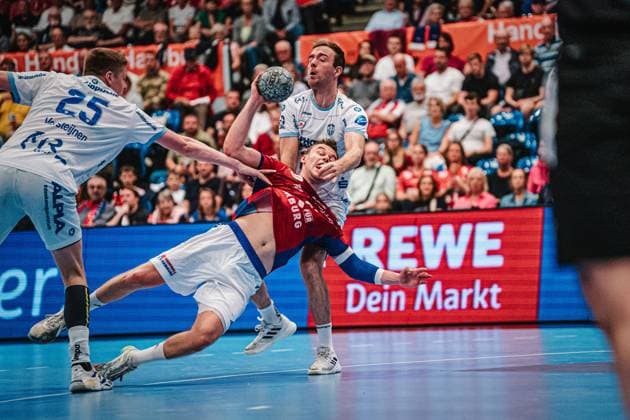 HBL: HSV Hamburg vs. TBV Lemgo Lippe, 19.09.25 Moritz Sauter (HSV Hamburg, 33) wirft; HBL: HSV Hamburg vs. TBV Lemgo Lippe am 19.09.2025 in der Sporthalle Hamburg, Hamburg Copyright: xBEAUTIFULxSPORTS Tonhäuserx