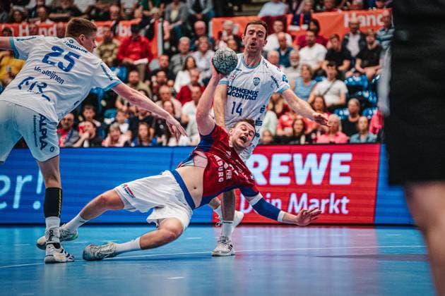 HBL: HSV Hamburg vs. TBV Lemgo Lippe, 19.09.25 Moritz Sauter (HSV Hamburg, 33) wirft; HBL: HSV Hamburg vs. TBV Lemgo Lippe am 19.09.2025 in der Sporthalle Hamburg, Hamburg Copyright: xBEAUTIFULxSPORTS Tonhäuserx
