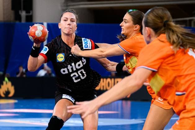 Eindhoven: Handball Frauen Laenderspiel - Niederlande - Deutschland Emily Vogel (Deutschland) Eindhoven Niederlande