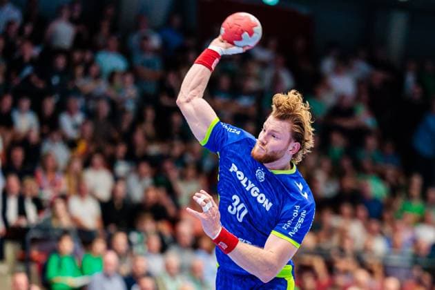 Tim Kiesler (VfL Gummersbach, 30) im Torwurf GER, GWD Minden vs. VfL Gummersbach, Handball, 1. Bundesliga, 5. Spieltag, Spielzeit 2025 2026, 19.09.2025 GER, GWD Minden vs. VfL Gummersbach, Handball, 1. Bundesliga, 5. Spieltag, Spielzeit 2025 2026, 19.09.2025 Luebbecke Copyright: xEibner-Pressefoto JanxRollingerx EP_JSK