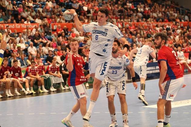 Handball Daikin Handball Bundesliga 2025 2026 - Handball Verein Hamburg vs. TBV Lemgo Frederik Simak (Lemgo),erfolgreicher Torwurf, Sporthalle Hamburg Hamburg