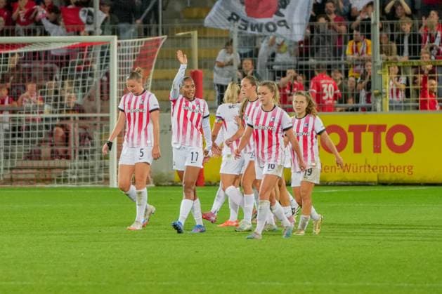 Google Pixel Frauen-Bundesliga: SC Freiburg vs. Hamburger SV, 19.09.2025 Aurélie Csillag (SC Freiburg, 17) mit ihrem Torjubel zum 4:2 Google Pixel Frauen-Bundesliga: SC Freiburg vs. Hamburger SV, Dreisamstadion, 19.09.2025 DFB DFL REGULATIONS PROHIBIT ANY USE OF PHOTOGRAPHS AS IMAGE SEQUENCES AND OR QUASI-VIDEO. Copyright: xBEAUTIFULxSPORTS Boscox