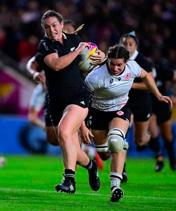 New Zealand v Canada, Bristol, UK - 19 Sept 2025 Georgia Ponsonby of New Zealand on the break during the Women s Rugby World Cup 2025 Semi-final match between New Zealand and Canada at Ashton Gate Stadium, Bristol, England United Kingdom on September 19, 2025 in Exeter, England. (Photo by Phil Mingo PPAUK) Bristol Ashton Gate Stadium GBR Copyright: xPhilxMingo PPAUKx PPA-215243