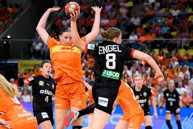 Eindhoven: Handball Frauen Laenderspiel - Niederlande - Deutschland Nina Engel (Deutschland) Eindhoven Niederlande