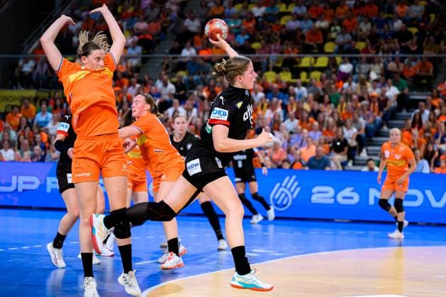Eindhoven: Handball Frauen Laenderspiel - Niederlande - Deutschland Nina Engel (Deutschland) Eindhoven Niederlande