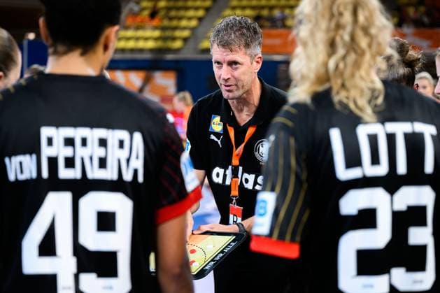 Eindhoven: Handball Frauen Laenderspiel - Niederlande - Deutschland Trainer Markus Gaugisch (Deutschland) Eindhoven Niederlande