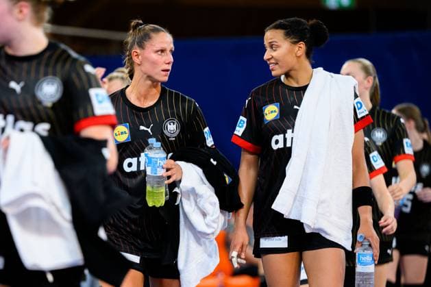 Eindhoven: Handball Frauen Laenderspiel - Niederlande - Deutschland Xenia Smits (Deutschland), Aimee von Pereira (Deutschland) Eindhoven Niederlande