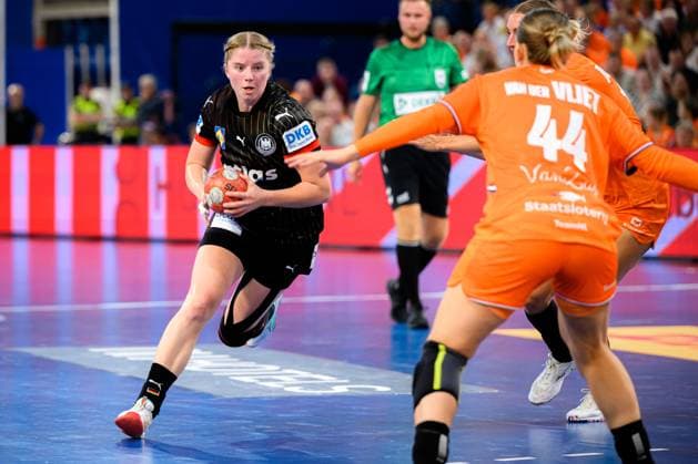 Eindhoven: Handball Frauen Laenderspiel - Niederlande - Deutschland Nina Engel (Deutschland) Eindhoven Niederlande