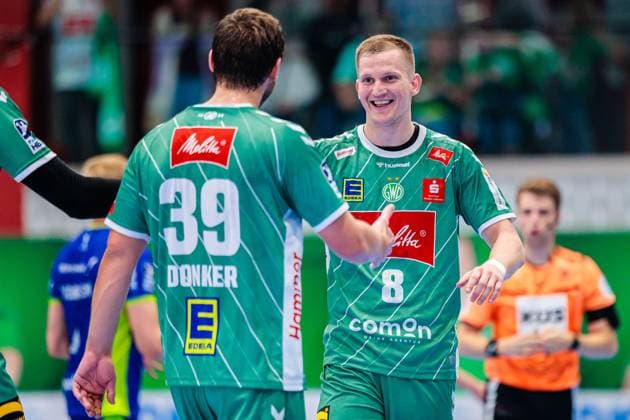 v.l. Malte Donker (GWD Minden, 39), Karolis Antanavicius (GWD Minden, 08) jubeln freuen sich GER, GWD Minden vs. VfL Gummersbach, Handball, 1. Bundesliga, 5. Spieltag, Spielzeit 2025 2026, 19.09.2025 GER, GWD Minden vs. VfL Gummersbach, Handball, 1. Bundesliga, 5. Spieltag, Spielzeit 2025 2026, 19.09.2025 Luebbecke Copyright: xEibner-Pressefoto JanxRollingerx EP_JSK