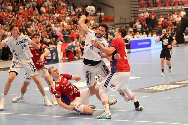Handball Daikin Handball Bundesliga 2025 2026 - Handball Verein Hamburg vs. TBV Lemgo Joel Joï¿½Willecke (Lemgo),Elias Kofler (Hamburg),Einar Olafsson (Hamburg),Tim Suton (Lemgo),Andreas Magaard (Hamburg), Sporthalle Hamburg Hamburg