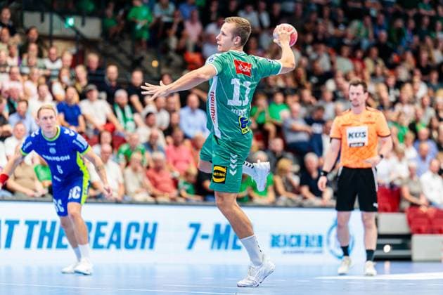Mats Korte (GWD Minden, 11) beim Siebenmeter 7 Meter Wurf GER, GWD Minden vs. VfL Gummersbach, Handball, 1. Bundesliga, 5. Spieltag, Spielzeit 2025 2026, 19.09.2025 GER, GWD Minden vs. VfL Gummersbach, Handball, 1. Bundesliga, 5. Spieltag, Spielzeit 2025 2026, 19.09.2025 Luebbecke Copyright: xEibner-Pressefoto JanxRollingerx EP_JSK