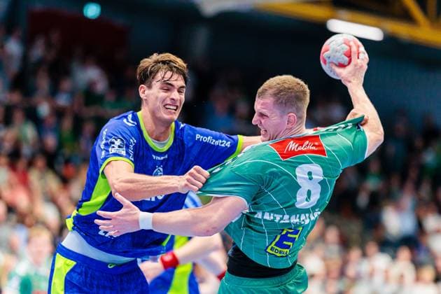 v.l. Julian Koester (VfL Gummersbach, 07), Karolis Antanavicius (GWD Minden, 08) im Zweikampf GER, GWD Minden vs. VfL Gummersbach, Handball, 1. Bundesliga, 5. Spieltag, Spielzeit 2025 2026, 19.09.2025 GER, GWD Minden vs. VfL Gummersbach, Handball, 1. Bundesliga, 5. Spieltag, Spielzeit 2025 2026, 19.09.2025 Luebbecke Copyright: xEibner-Pressefoto JanxRollingerx EP_JSK