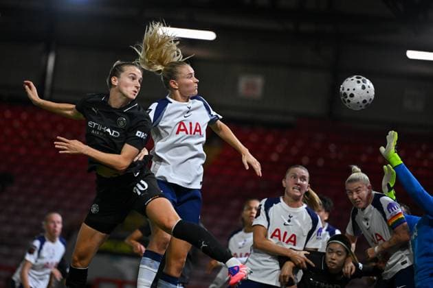 London, Eangland, September 19th 2025: Vivianne Miedema (10 Manchester City) before score the second goal during the Barclays Women s Super League game between Tottenham Hotspur and Manchester City at Brisbane Road in London, England (Yaroslav Dunka SPP) Copyright: xYaroslavxDunkax xSPPx spp-en-YaDuSp-YZ8_5562