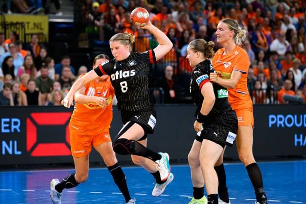 Eindhoven: Handball Frauen Laenderspiel - Niederlande - Deutschland Nina Engel (Deutschland) Eindhoven Niederlande