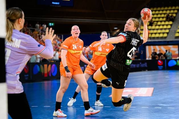 Eindhoven: Handball Frauen Laenderspiel - Niederlande - Deutschland Jolina Huhnstock (Deutschland) Eindhoven Niederlande