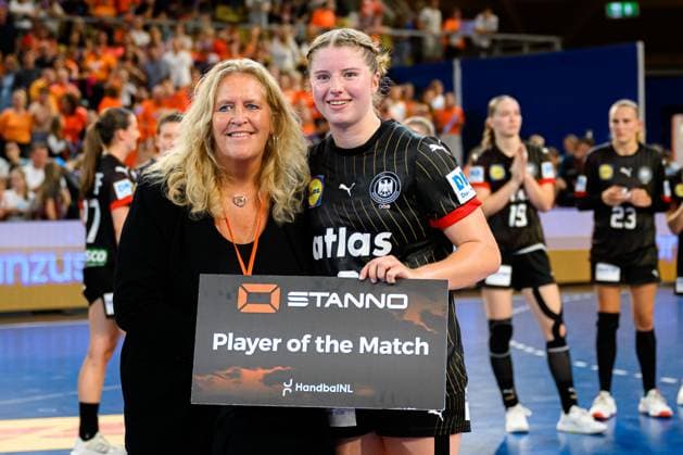 Eindhoven: Handball Frauen Laenderspiel - Niederlande - Deutschland Player of the Match Nina Engel (Deutschland) Eindhoven Niederlande