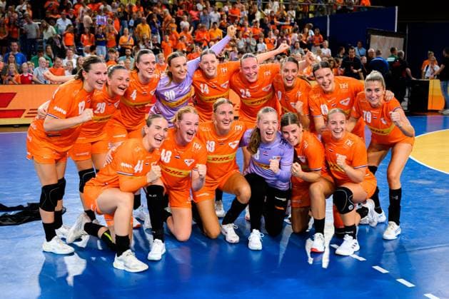 Eindhoven: Handball Frauen Laenderspiel - Niederlande - Deutschland die Mannschaft von den Niederlanden Schlussjubel Schlußjubel Emotion Freude Eindhoven Niederlande