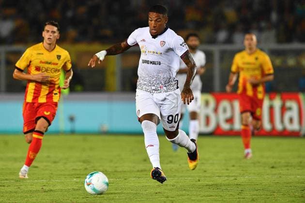 Cagliari s midfielder Michael Folorunsho (90 Cagliari Calcio) in action during the Serie A Enilive soccer matchday 4 between US Lecce and Cagliari Calcio at the Via del Mare Stadium in Lecce, Italy, Friday, September 19, 2025. (Credit Image: Giovanni Evangelista LaPresse)  Copyright: xGiovannixEvangelista LaPressex