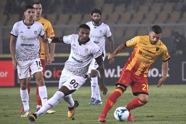 Michael Folorunsho (Cagliari Calcio) in action during US Lecce vs Cagliari Calcio, Italian soccer Serie A match in Lecce, Italy, September 19 2025  Copyright: xPasqualexGolia IPAxSportx xipa-agency.netx xx IPA_65260629 IPA_Agency_IPA65260629