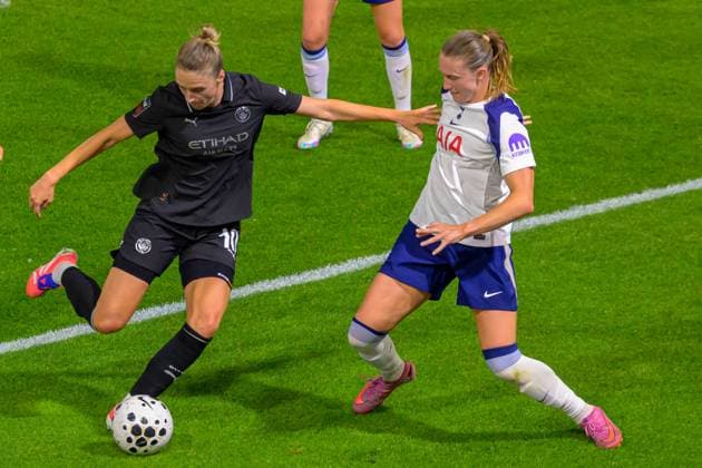 Vivianne Miedema (10 Manchester City) taking a shot on goal during the Barclays Women s Super League game between Tottenham Hotspur vs Manchester City at BetWright Stadium in London , England. (Photo by Keeran Marquis Sports Press Photo SPP) Copyright: xKeeranxMarquis SPPx Sportspressphoto_SPR28589