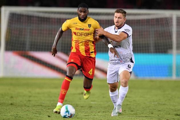 Lecce™s central defender Kialonda Gaspar (4 US Lecce) and Cagliari s center forward Semih KÄ±lÄ±csoy (9 Cagliari Calcio) in action during the Serie A Enilive soccer matchday 4 between US Lecce and Cagliari Calcio at the Via del Mare Stadium in Lecce, Italy, Friday, September 19, 2025. (Credit Image: Giovanni Evangelista LaPresse)  Copyright: xGiovannixEvangelista LaPressex