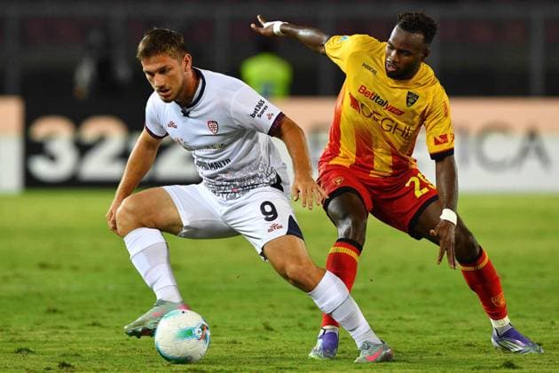 Lecce s midfielder Lassana Coulibaly (29 US Lecce) and Cagliari s center forward Semih KÄ±lÄ±csoy (9 Cagliari Calcio) in action during the Serie A Enilive soccer matchday 4 between US Lecce and Cagliari Calcio at the Via del Mare Stadium in Lecce, Italy, Friday, September 19, 2025. (Credit Image: Giovanni Evangelista LaPresse)  Copyright: xGiovannixEvangelista LaPressex