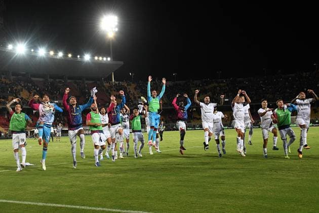Cagliari calcio celebrates after the victory during US Lecce vs Cagliari Calcio, Italian soccer Serie A match in Lecce, Italy, September 19 2025  Copyright: xPasqualexGolia IPAxSportx xipa-agency.netx xx IPA_65263188 IPA_Agency_IPA65263188