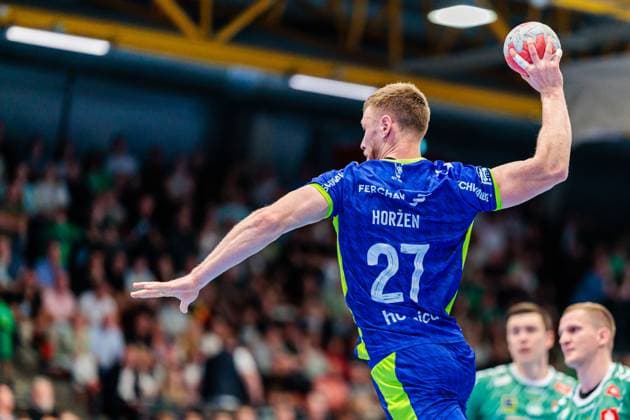 Kristjan Horzen (VfL Gummersbach, 27) im Torwurf GER, GWD Minden vs. VfL Gummersbach, Handball, 1. Bundesliga, 5. Spieltag, Spielzeit 2025 2026, 19.09.2025 GER, GWD Minden vs. VfL Gummersbach, Handball, 1. Bundesliga, 5. Spieltag, Spielzeit 2025 2026, 19.09.2025 Luebbecke Copyright: xEibner-Pressefoto JanxRollingerx EP_JSK