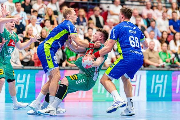 v.l. Tilen Kodrin (VfL Gummersbach, 05), Philipp Vorlicek (GWD Minden, 22), Stepan Zeman (VfL Gummersbach, 66) GER, GWD Minden vs. VfL Gummersbach, Handball, 1. Bundesliga, 5. Spieltag, Spielzeit 2025 2026, 19.09.2025 GER, GWD Minden vs. VfL Gummersbach, Handball, 1. Bundesliga, 5. Spieltag, Spielzeit 2025 2026, 19.09.2025 Luebbecke Copyright: xEibner-Pressefoto JanxRollingerx EP_JSK