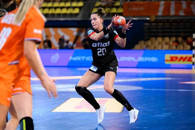 Eindhoven: Handball Frauen Laenderspiel - Niederlande - Deutschland Emily Vogel (Deutschland) Eindhoven Niederlande