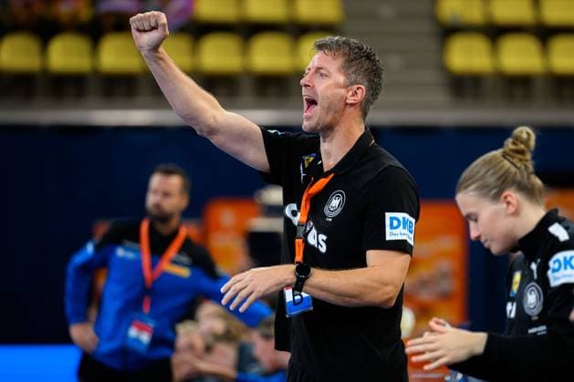 Eindhoven: Handball Frauen Laenderspiel - Niederlande - Deutschland Trainer Markus Gaugisch (Deutschland) Jubel Freude Emotion Eindhoven Niederlande