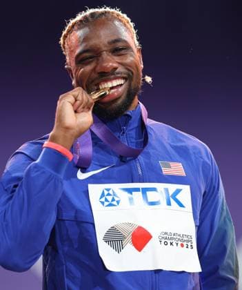 September 20, 2025, Shinjuku, Tokyo, Japan: NOAH LYLES of USA celebrates with his Gold Medal in the Men s 200m Medal Ceremony at the Tokyo 2025 World Athletics Championships in Tokyo, Japan Shinjuku Japan - ZUMAc179 20250920_zep_c179_005 Copyright: xMickaelxChavetx