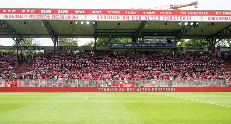 Fußball, Frauen, Saison 2025 2026, Google Pixel Frauen-Bundesliga (3. Spieltag), 1. FC Union Berlin - SGS Essen, Fans des 1. FC Union auf der Gegengerade, 20.09. 2025, Copyright: xMatthiasxKochx